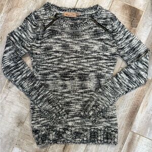 Cozy Chic Women's Black and Gray Sweater